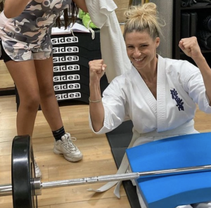 Michelle Hunziker si tiene in forma con le arti marziali