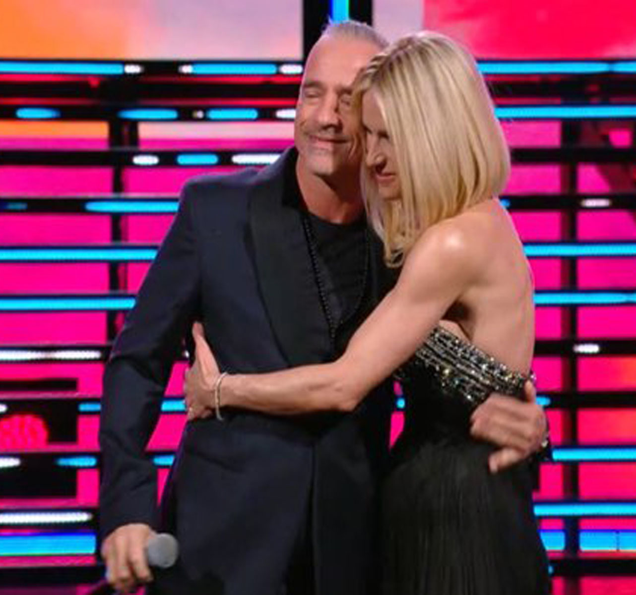 Michelle Hunziker ed Eros Ramazzotti, scatta il bacio in tv